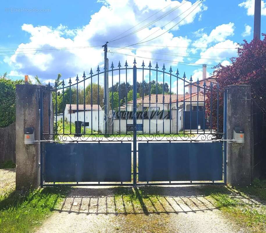Maison à SALLES