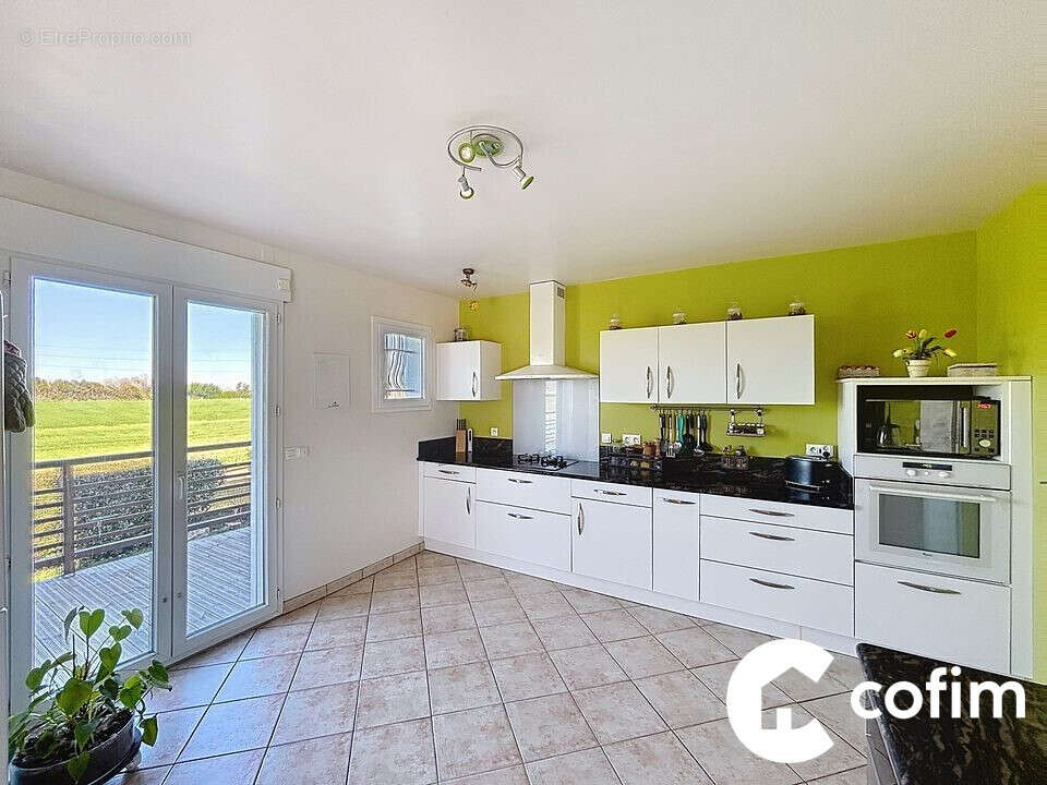 Maison 147 m² à Ibos  - photo 6