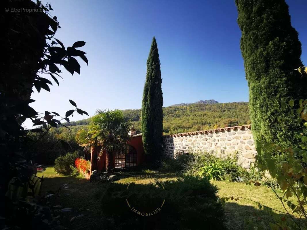 Maison à SAINT-MARTIN-SUR-LAVEZON