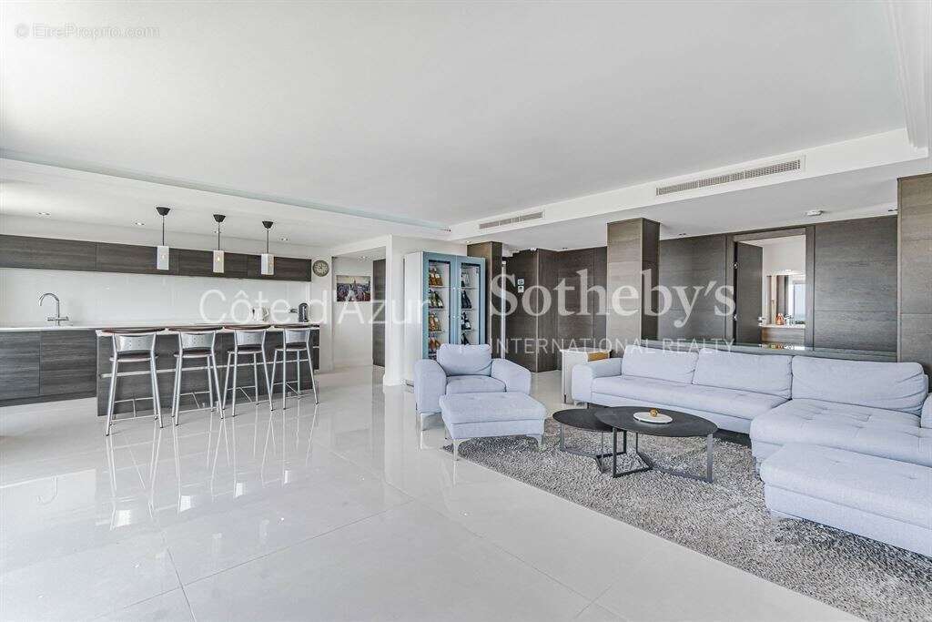 Antibes, penthouse rénové avec terrasse panoramique aux portes du Cap d’Antibes - photo 8