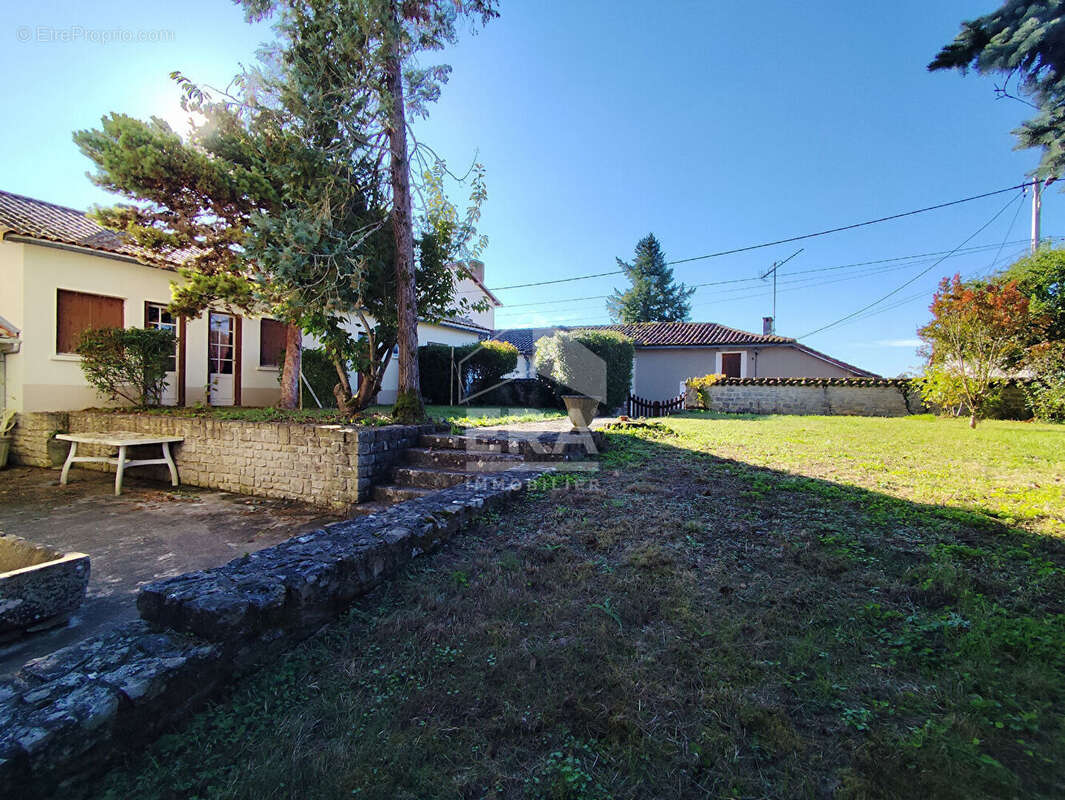 Maison à SAINT-LAURENT-DE-CERIS