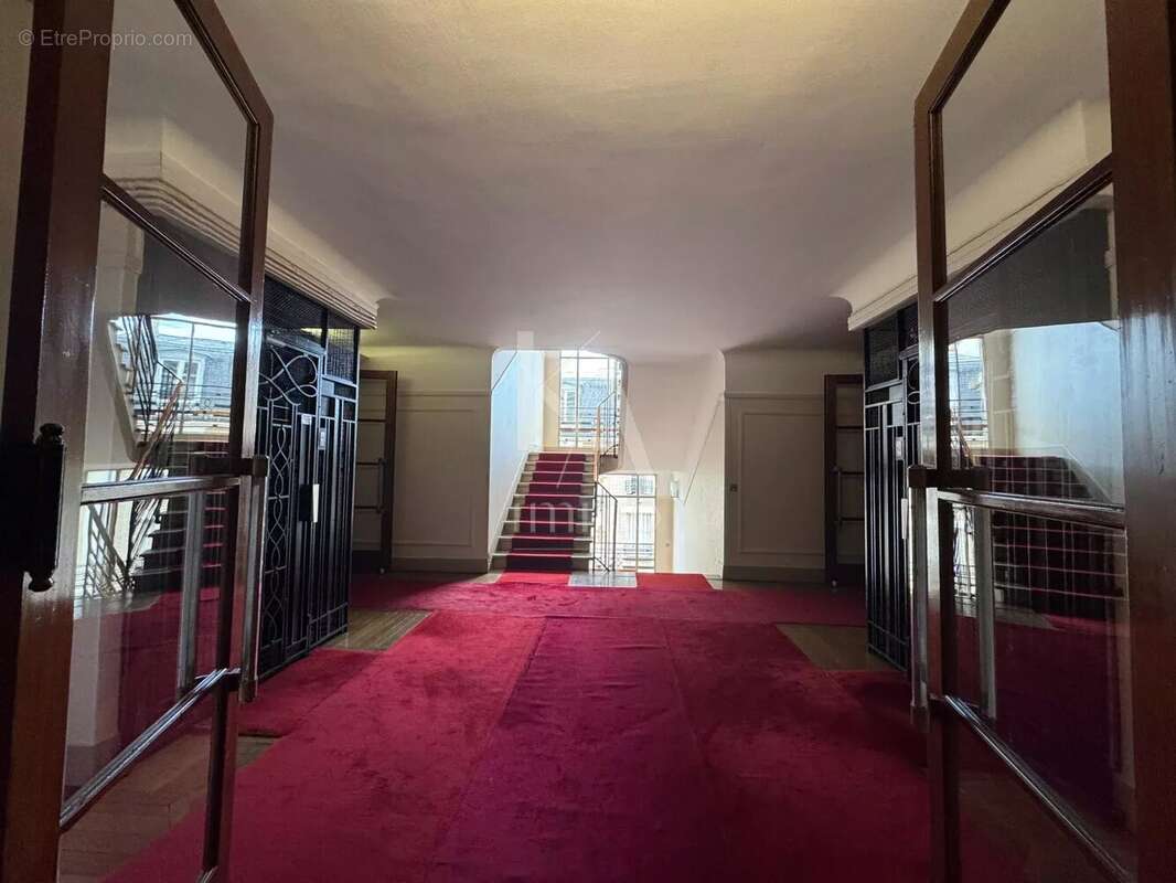 Appartement à NEUILLY-SUR-SEINE
