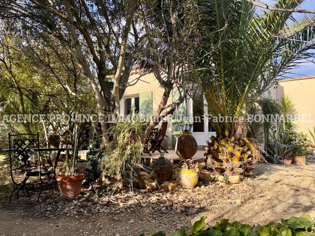 Maison à SAINTE-CECILE-LES-VIGNES