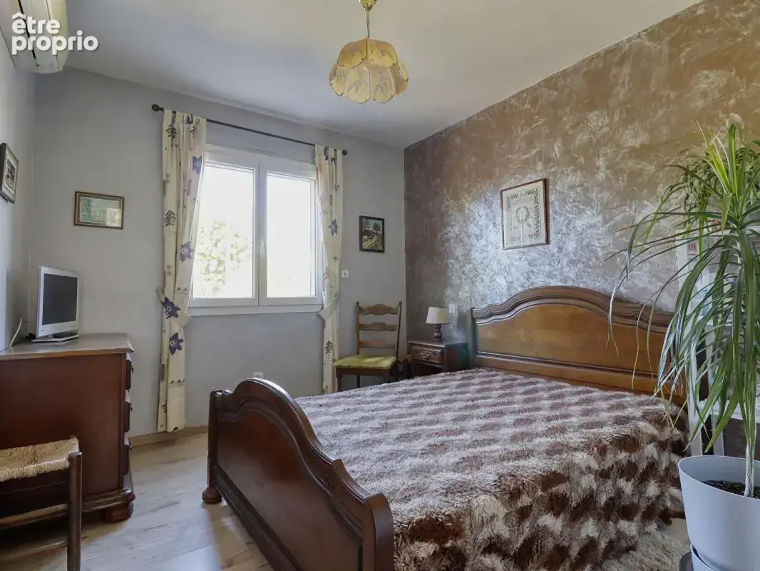 Maison familiale 4 chambres avec jardin, garage et terrain piscinable - photo 11