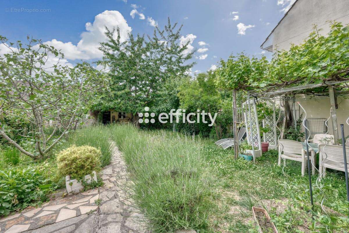 Maison à COMBS-LA-VILLE