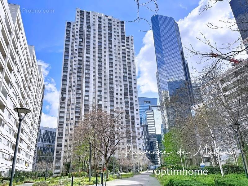 Appartement à COURBEVOIE