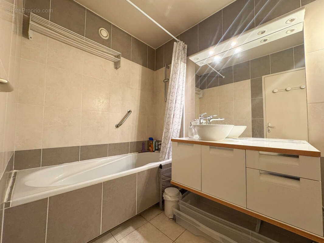 Appartement à PARIS-20E