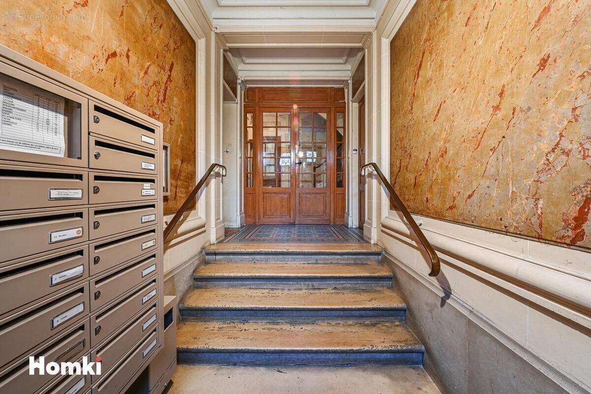 Appartement à PARIS-17E