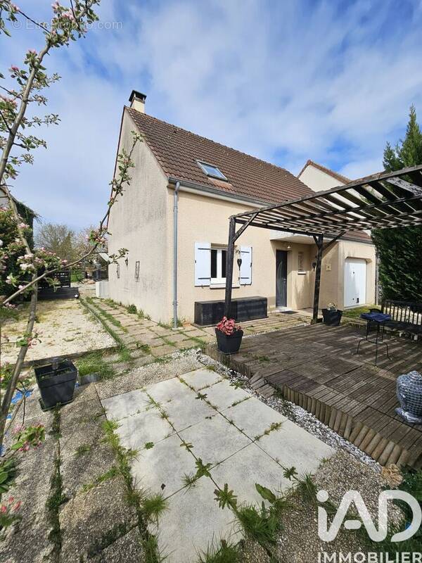 Photo 1 - Maison à CRECY-LA-CHAPELLE