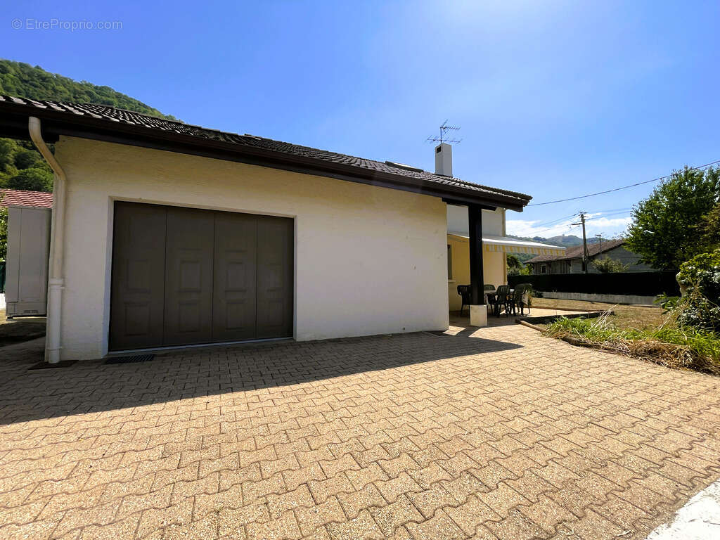 Maison individuelle et garage sur terrain clos - photo 25