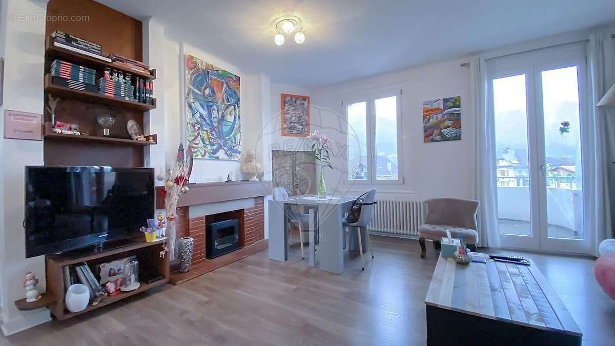 Appartement à ETREMBIERES