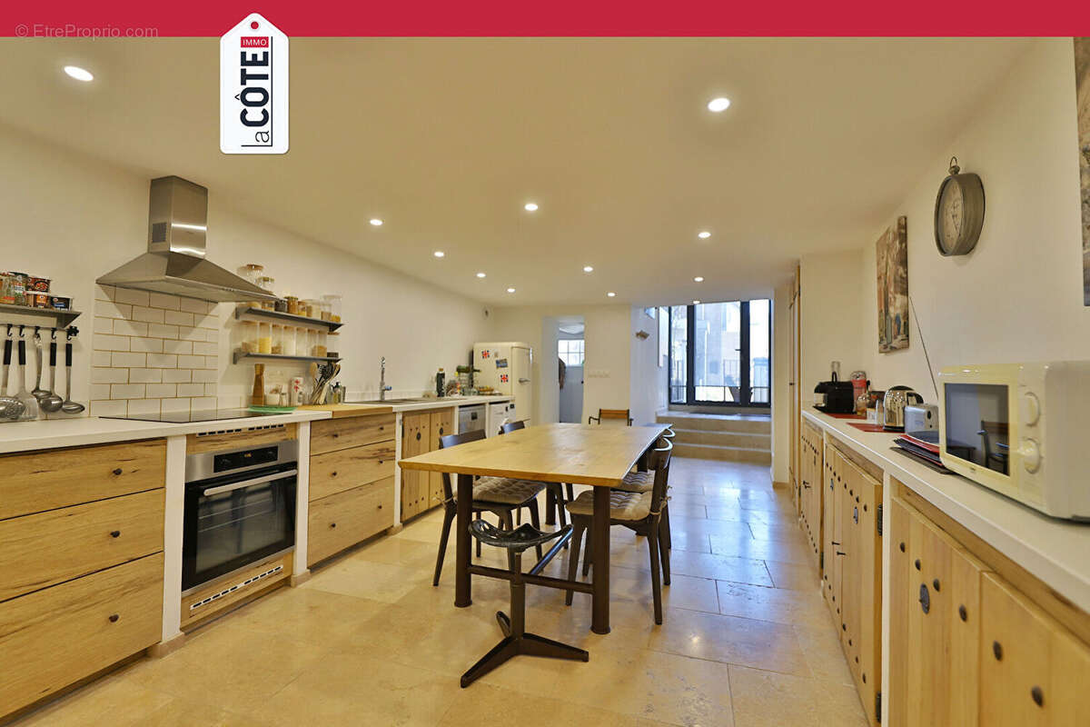 Maison à L&#039;ISLE-SUR-LA-SORGUE