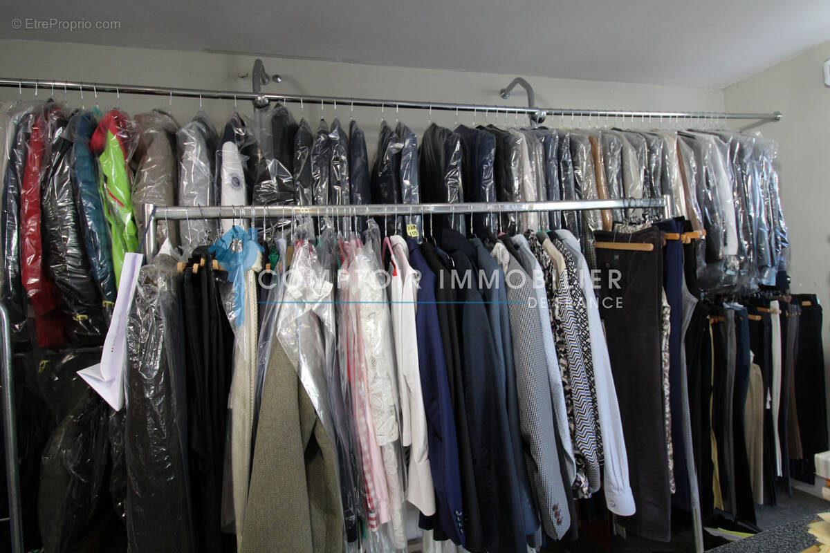 Commerce à IVRY-LA-BATAILLE