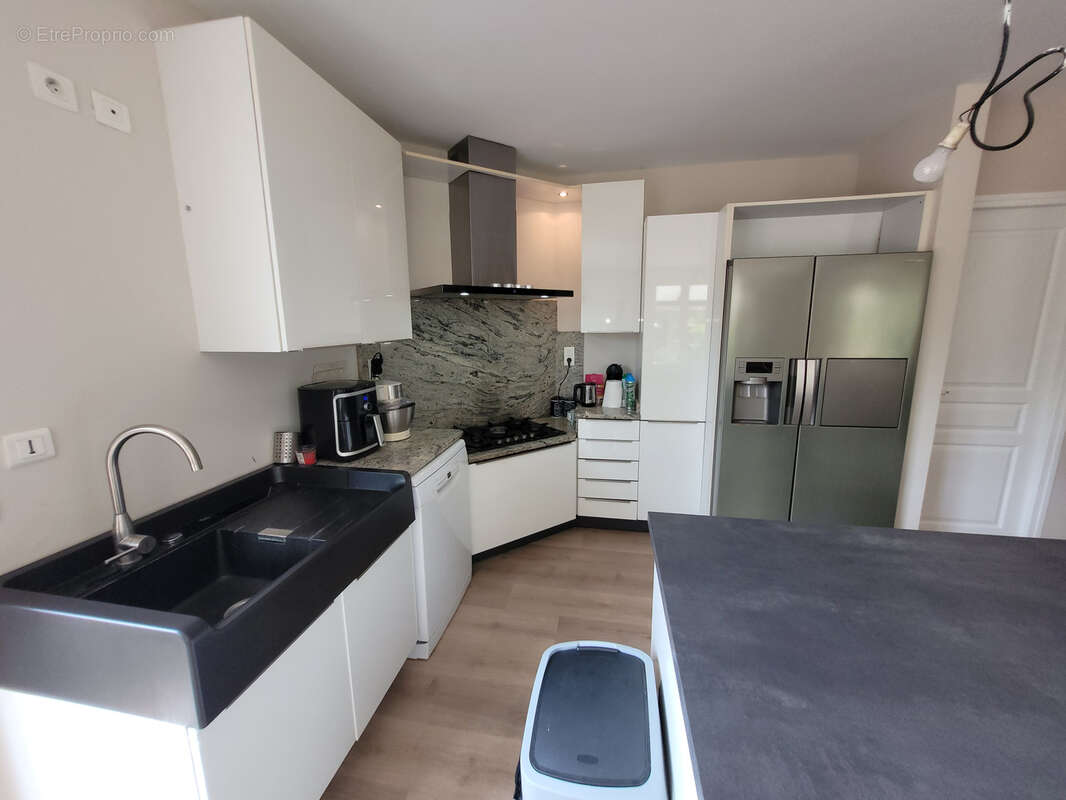 Coursan Villa de type 5 de 200 m2 habitable, plus un appartement de type 2 indépendant de 60 m2, piscine sur u - photo 5