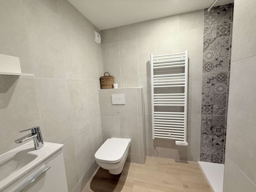 Appartement à SAINT-LAURENT-DU-VAR