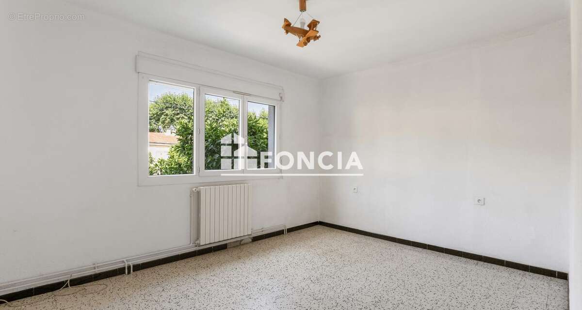 Pézenas centre - Maison de ville T4 avec jardin de 320 m² et garage - photo 10