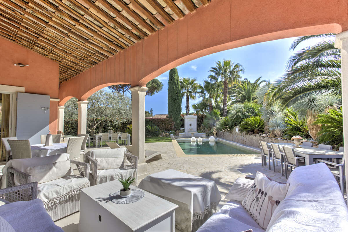  superbe villa proche de st-tropez  1 272 000 € - photo 6