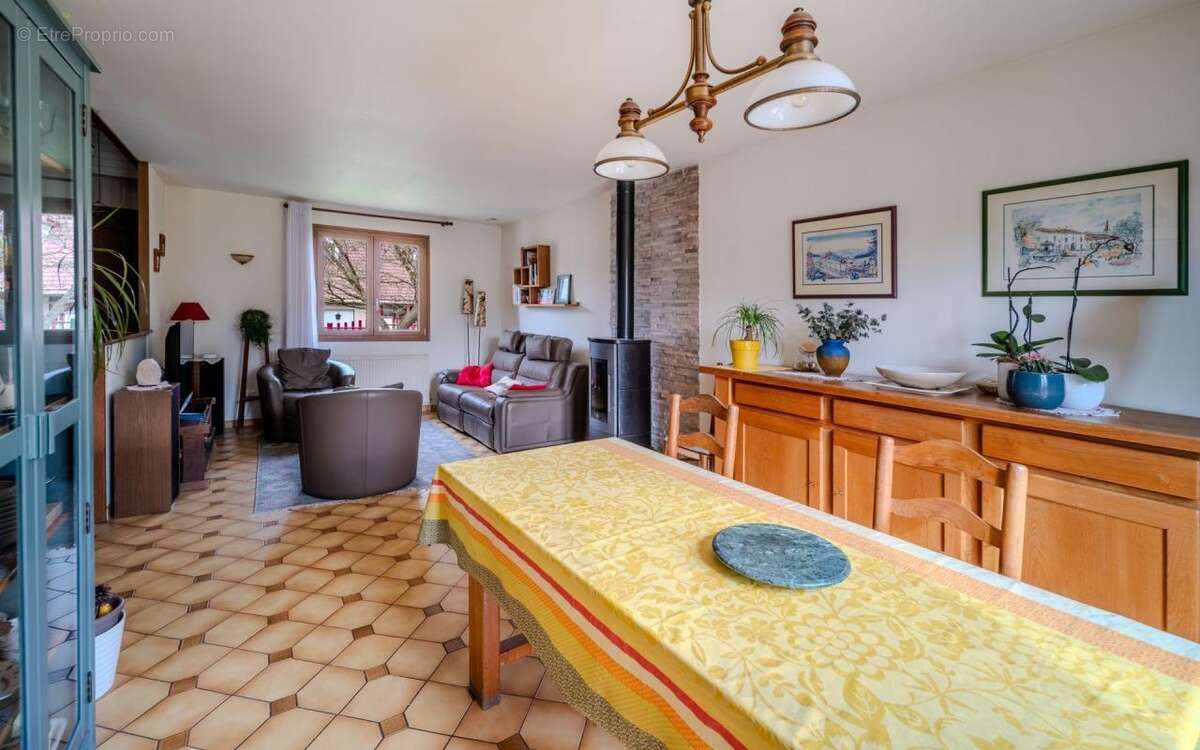 Maison à VELAINE-EN-HAYE