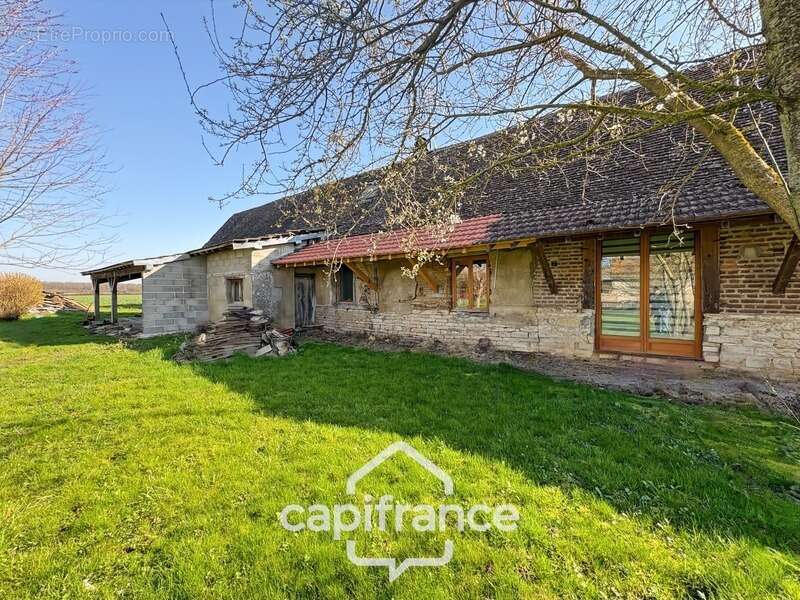 Maison à L'ABERGEMENT-SAINTE-COLOMBE