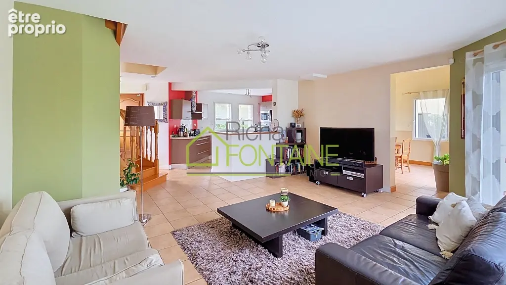 Proche tous les services, Maison familiale de + 170 m² avec 6 chambres, 3 salle de bains - photo 2