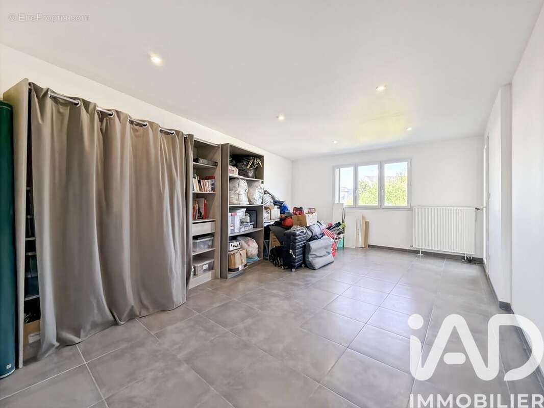 Maison 186 m² à Laval  - photo 8