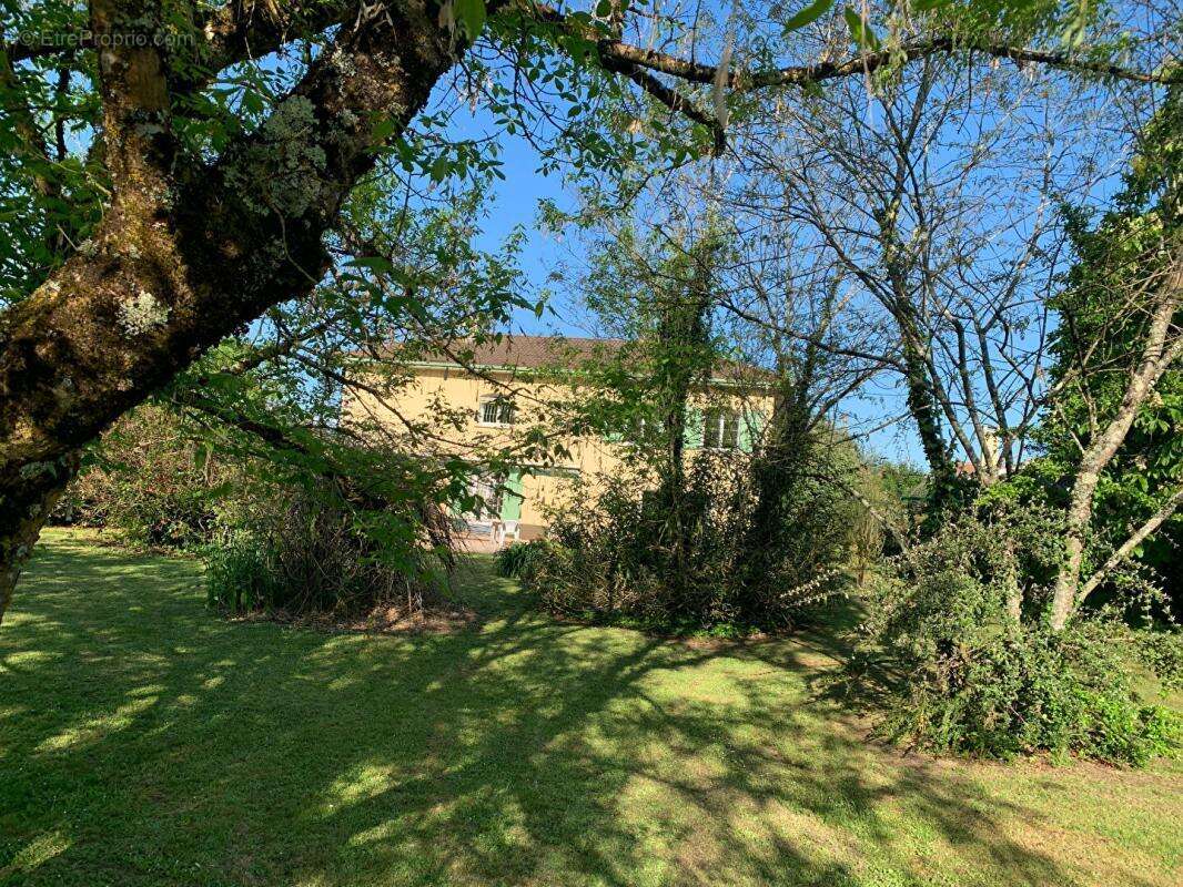 Maison à SAINT-MAGNE-DE-CASTILLON