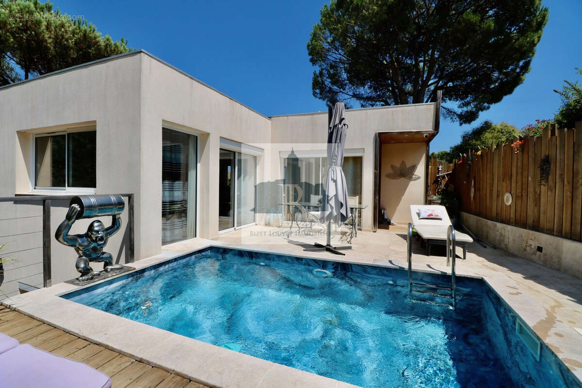 Villa contemporaine située sur les hauteurs de Cogolin - photo 2