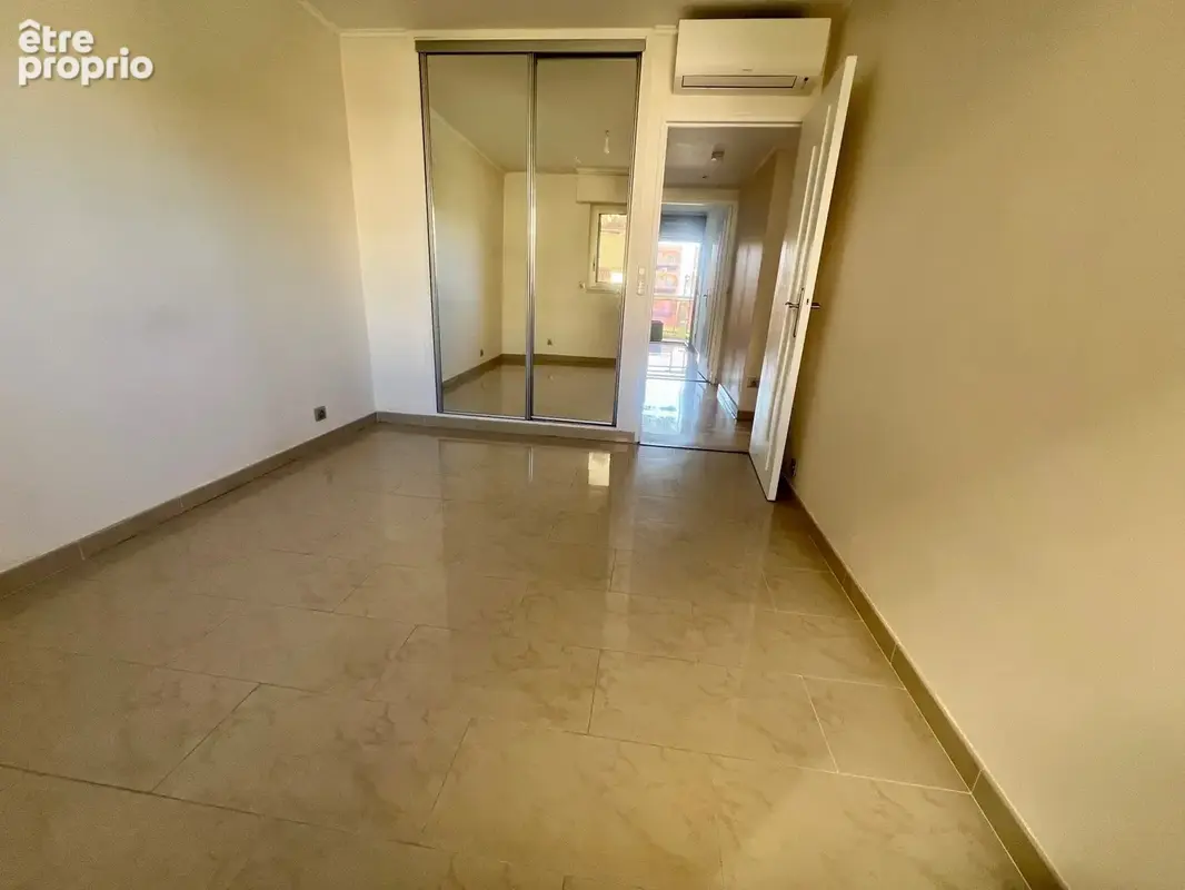 Tres beau 3 pieces + terrasse + parking dans residence securisee avec piscinne - photo 5