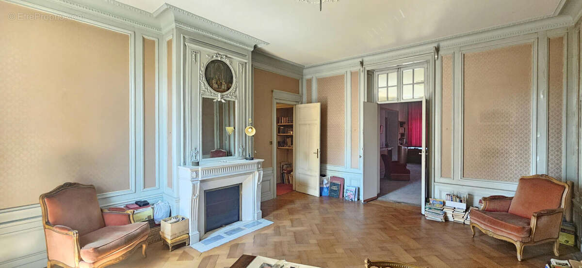 Exclu REMIREMONT – Appartement de caractère à rénover de 209 m²  avec jardin privatif+ 2 stationnements +  caves - photo 5