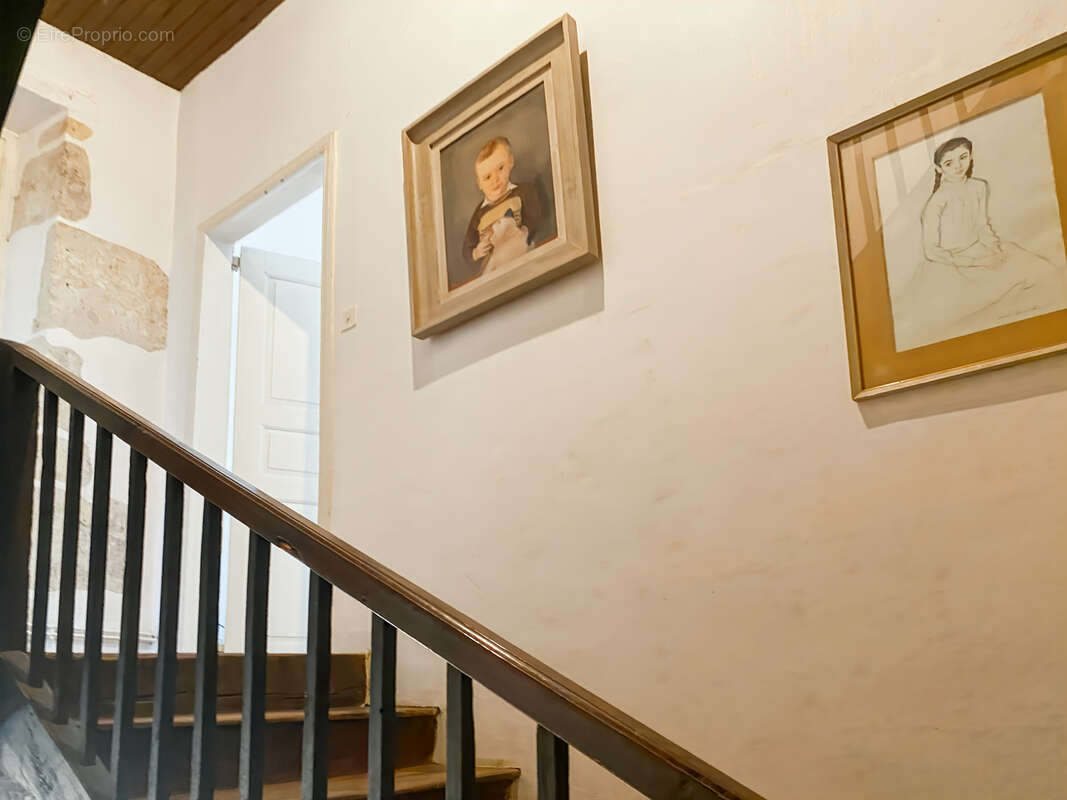 À Vendre – Maison de village en pierre (6 pièces) de 227 m² à Bazian (Gers) avec cour et jardinet - photo 19