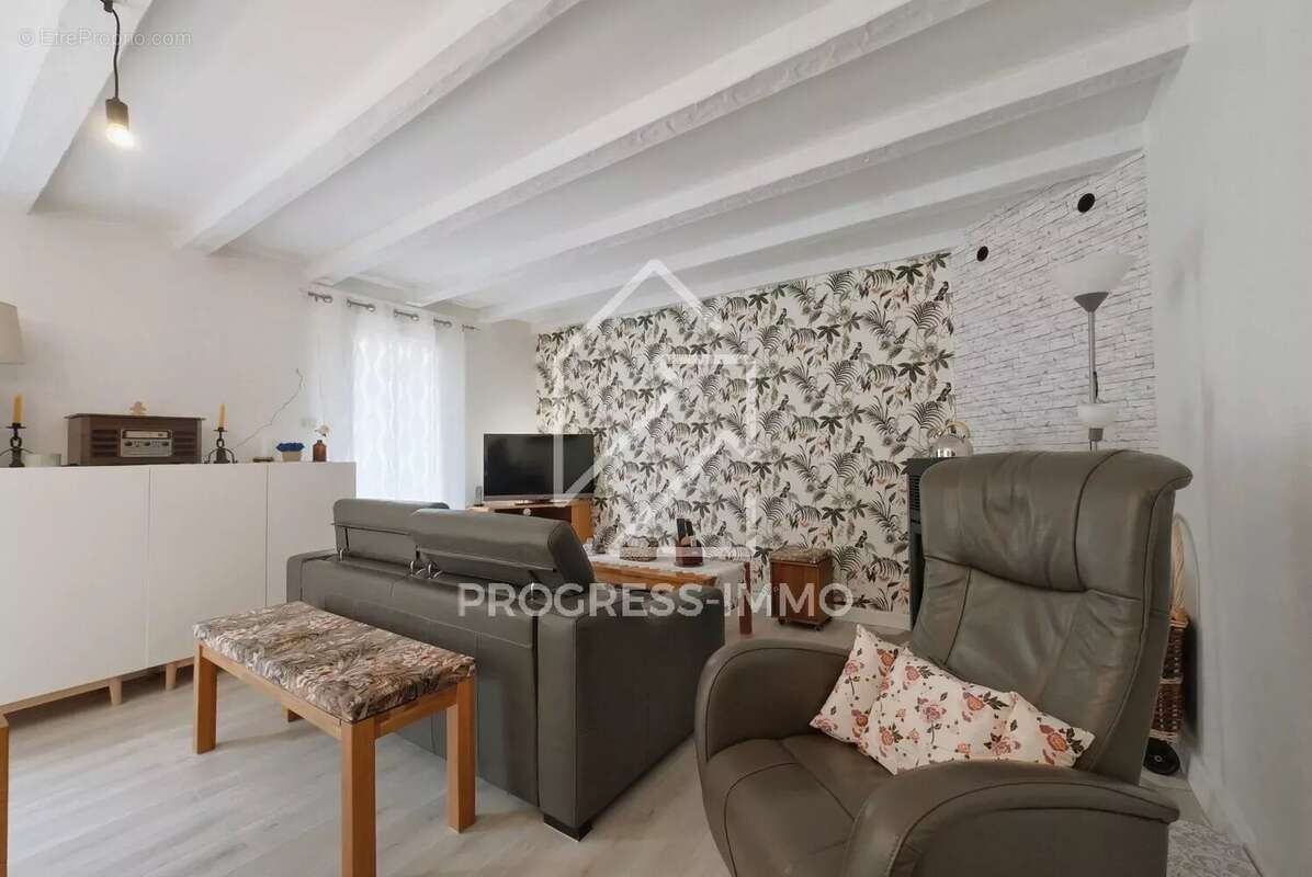 Appartement à COMBS-LA-VILLE