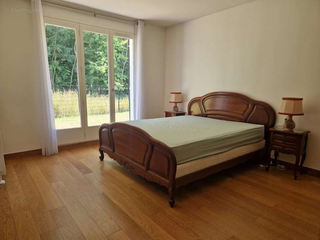 Maison à VOISINS-LE-BRETONNEUX