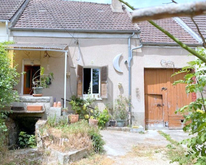 Maison à PONT-SUR-YONNE