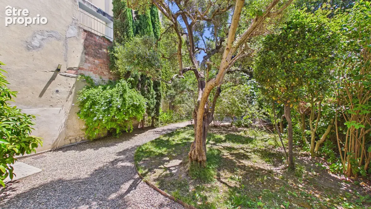 Maison de caractère entièrement rénovée à Avignon . 140 m² habitables, jardin arboré, à 5 minutes des remparts - photo 19