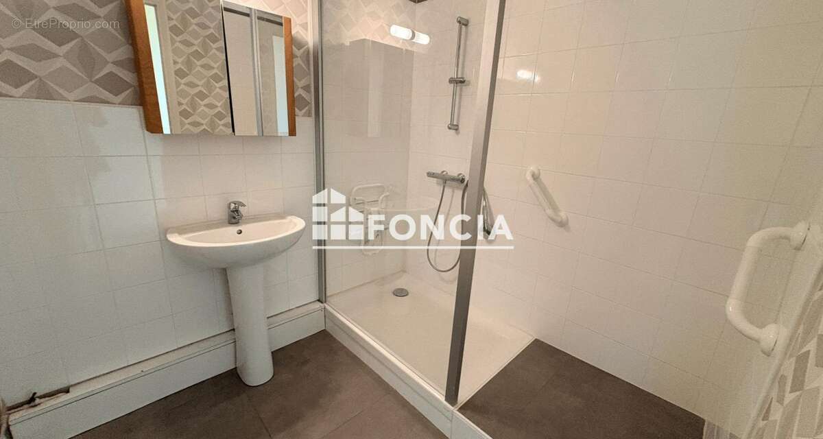 Appartement à AVRILLE