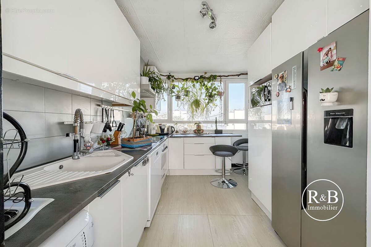 Appartement à LES CLAYES-SOUS-BOIS