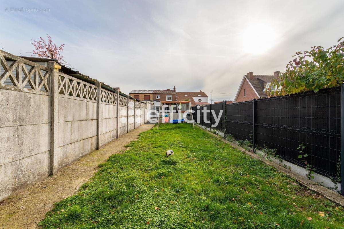 Maison à COURRIERES