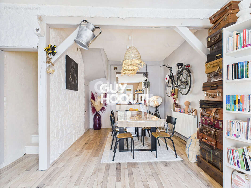 Maison à SAINT-ETIENNE-DU-ROUVRAY