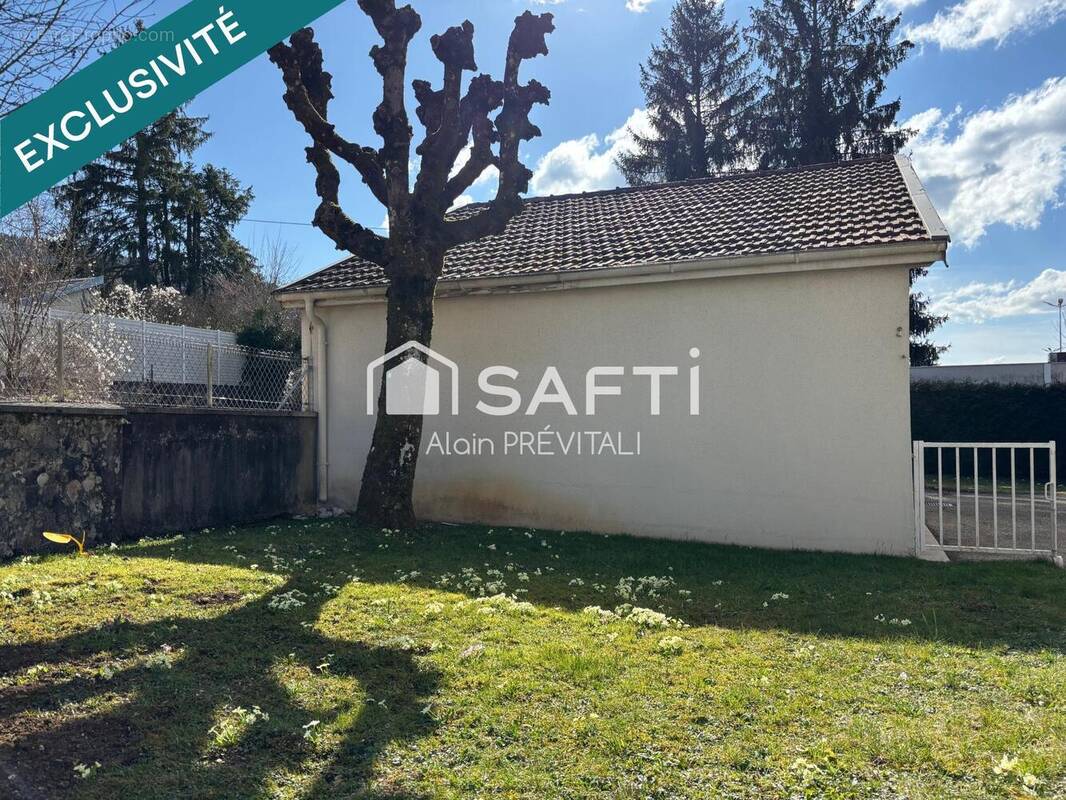 Photo 1 - Parking à OYONNAX