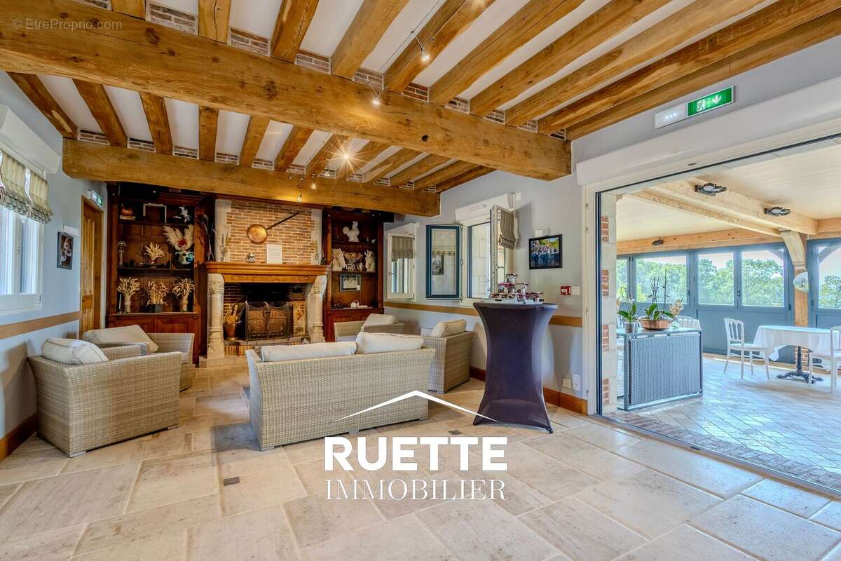 Maison 1049 m² à Saint-Samson-De-La-Roque  - photo 6