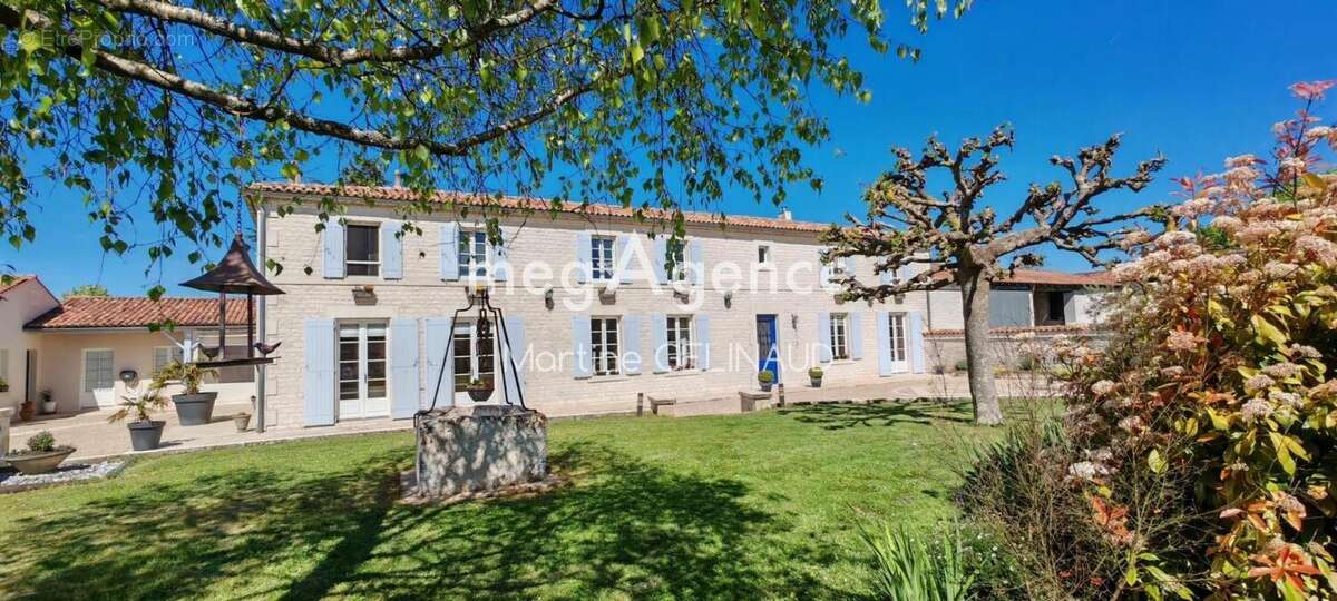 Maison à SAINTES