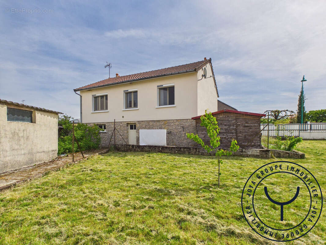 Maison à SAINT-JUST-SAUVAGE