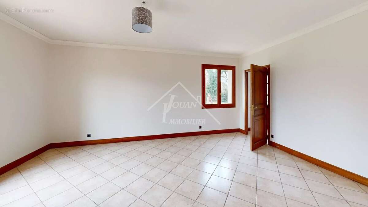 Maison à DOMPIERRE-SUR-BESBRE