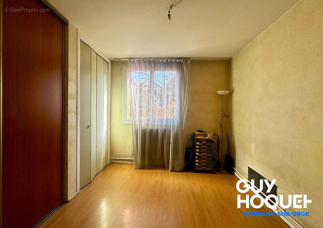 Appartement à SAINTE-GENEVIEVE-DES-BOIS