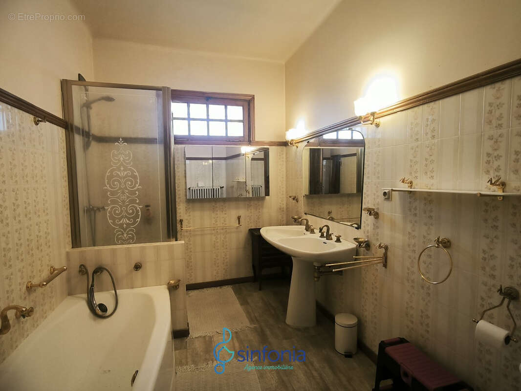 Maison à SAINT-PAUL-LES-FONTS