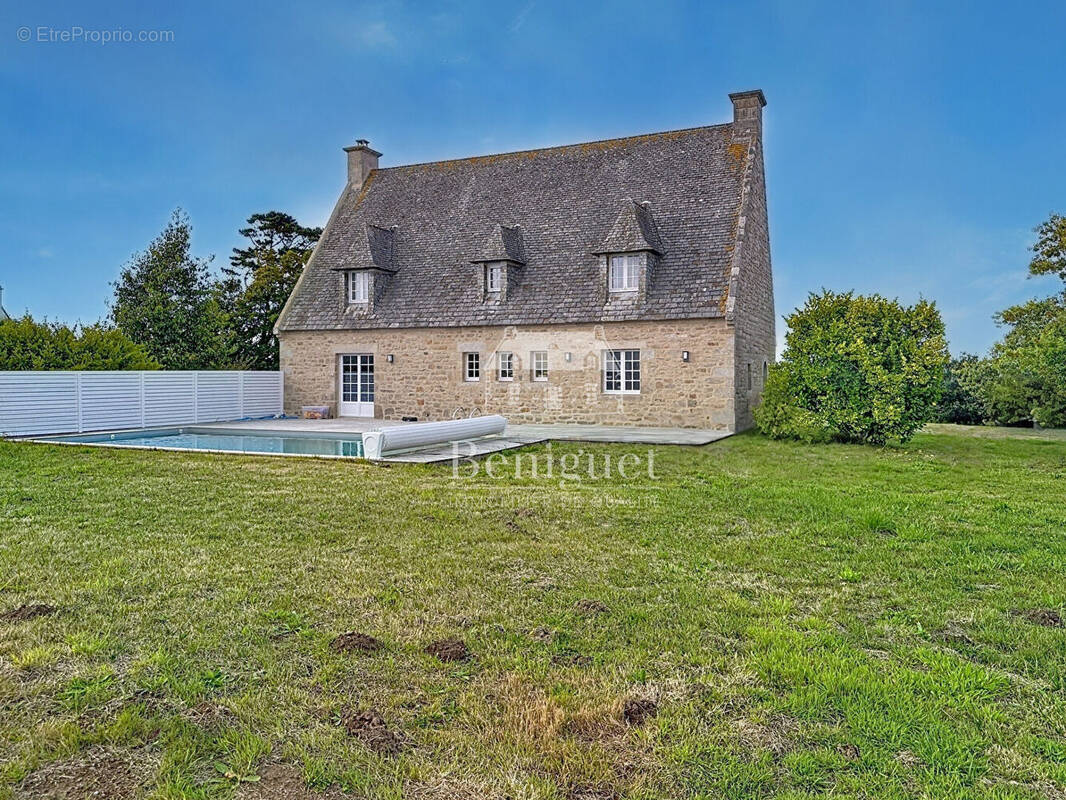 Maison à KERLOUAN