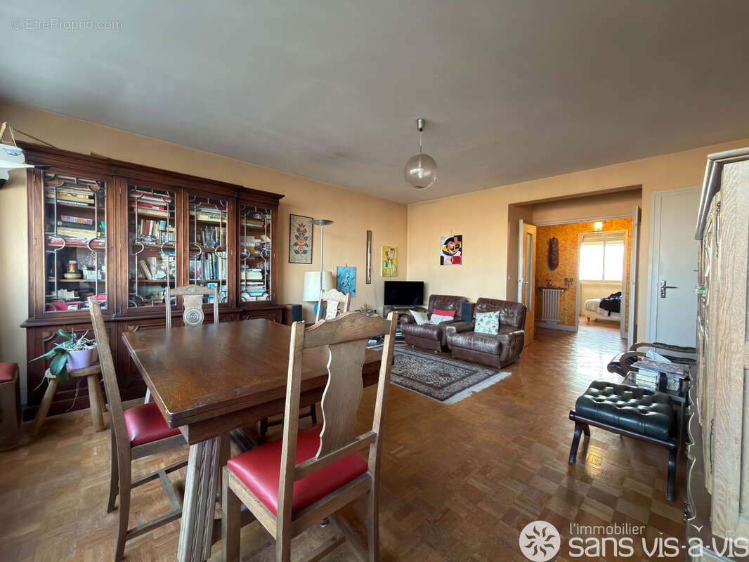 Appartement à CHARENTON-LE-PONT