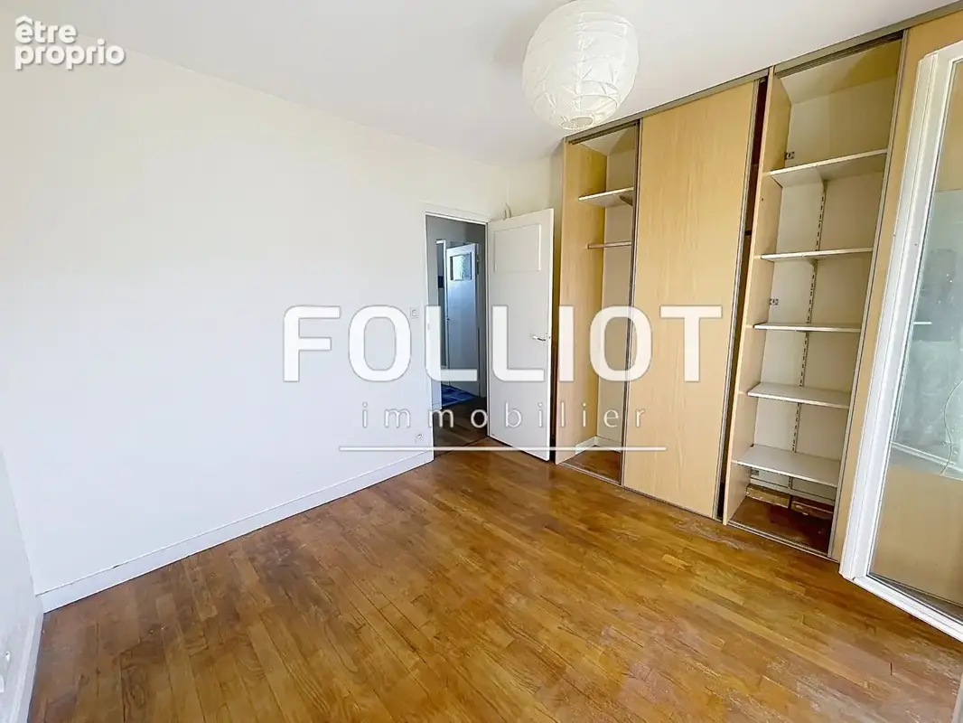 A vendre - Appartement 2pcs  FOUGERES - 3ème étage - photo 4