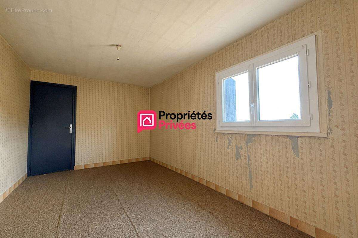 Maison 7 pièces de 140m² et  1748m² de terrain avec dépendances Manzat 63410 - photo 12