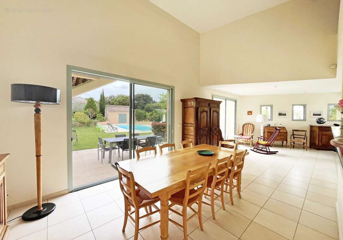 Maison à L'ISLE-SUR-LA-SORGUE